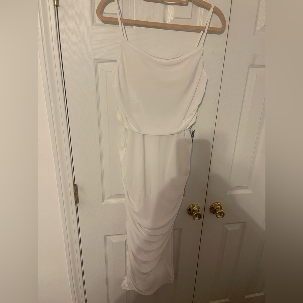 Body Contour Mesh Ruched Side Slit
Midi Dress With Bra Cups